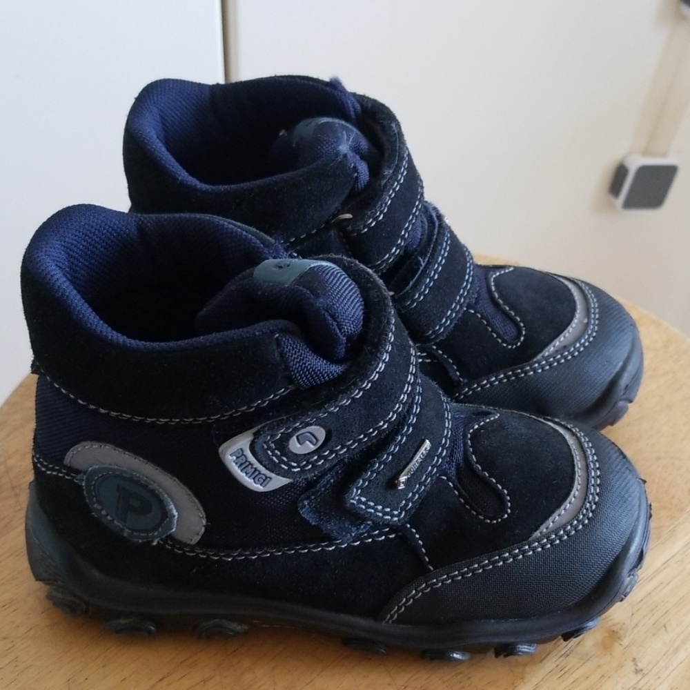 Primigi boys gore tex boots sz 26/9